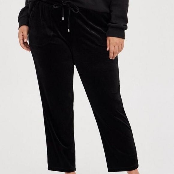 New Torrid Pull-On Relaxed Taper Velvet High-Rise Pant - Picture 1 of 7